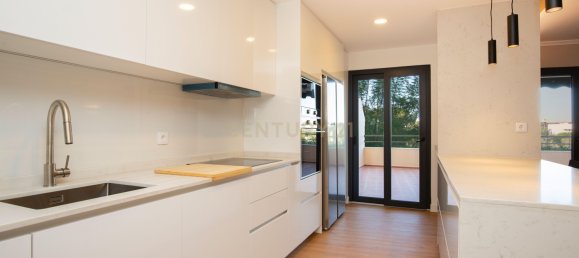 3 bedrooms Apartment in Cascais, Portugal No. 121033 7