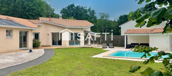 5 bedrooms House in Arsac, France No. 341214 2