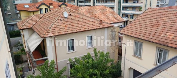 Dúplex de 1 dormitorio en Varese, Italy No. 380032 22