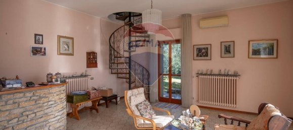 Дом с 14 комнатами в Коринальдо, Италия № 2270 10