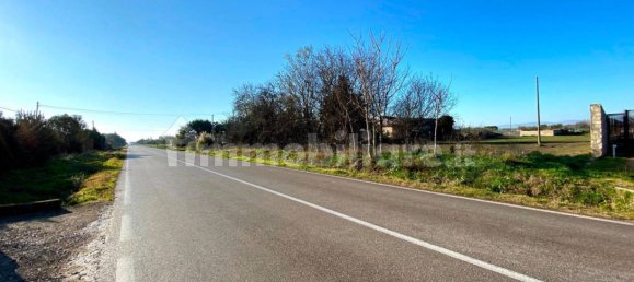 Terreno em Foggia, Italy 40000 m² N.º 330016 2