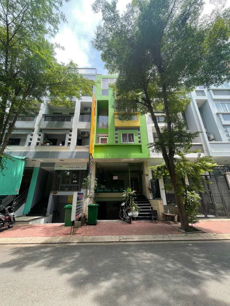 100m² Townhouse in District 7, Vietnam No. 9729