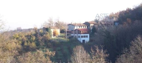 3 bedrooms House in Vernasca, Italy No. 351056 2