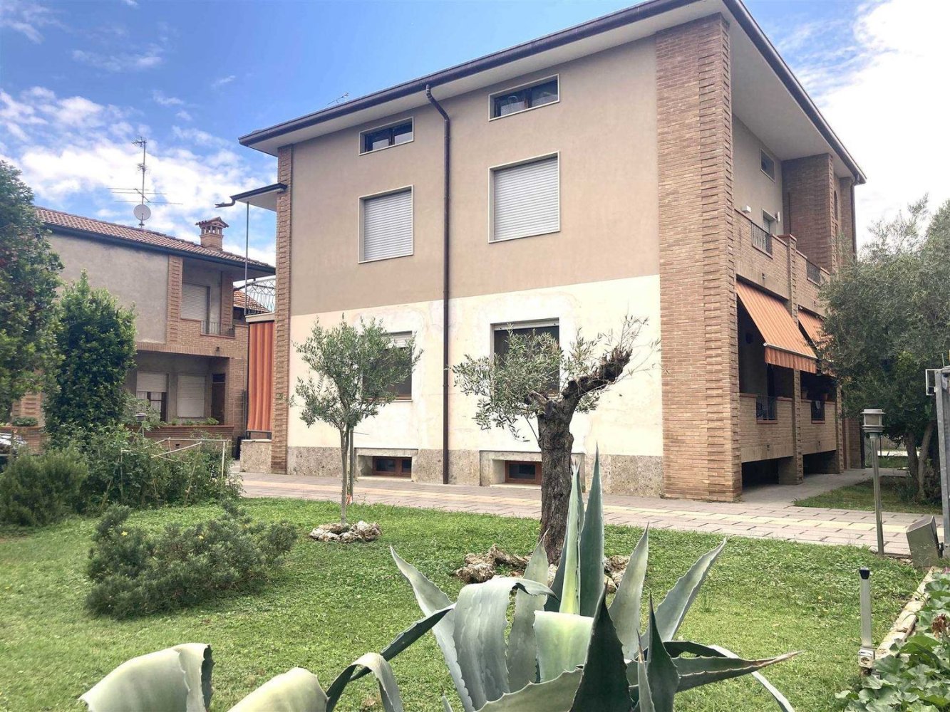 3 rooms Apartment in Cologno al Serio, Italy No. 279607