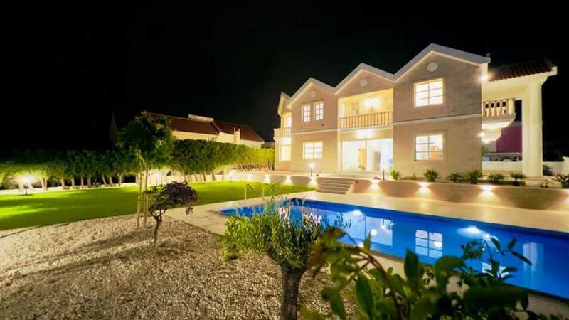 5 bedrooms Villa in Palodeia, Cyprus No. 82643