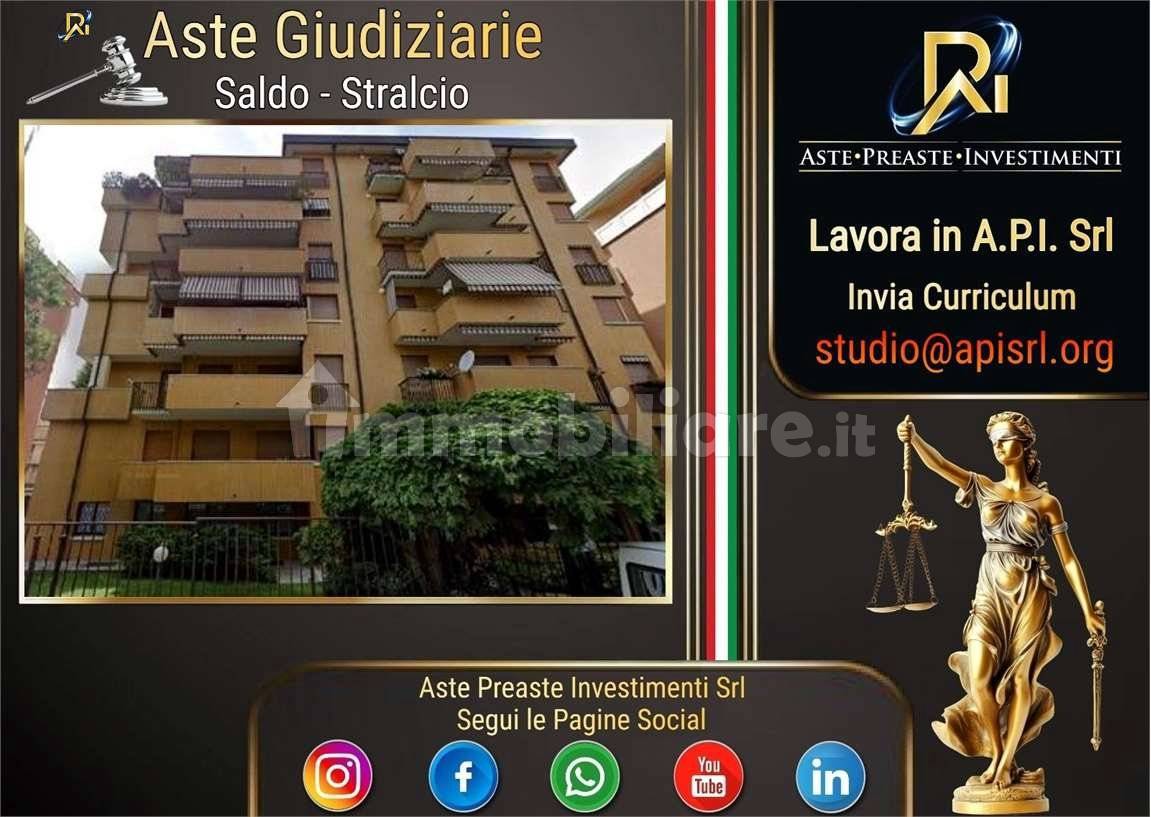 4 bedrooms Apartment in Busto Arsizio, Italy No. 291327