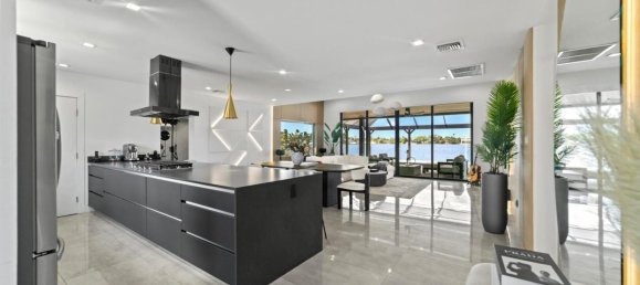 4 dormitorios villa en venta en Miami, Miami-Dade, Florida, USA № 615857 8