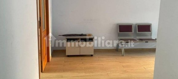 4 rooms Office in Cosenza, Italy No. 41569 2