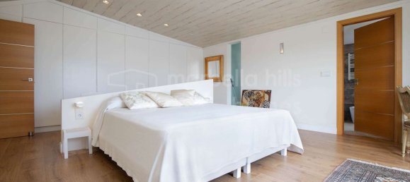 5 bedrooms Villa in Marbella, Spain No. 102788 15