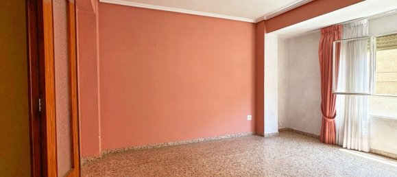 4 bedrooms Apartment in Mislata, Spain No. 175135 3