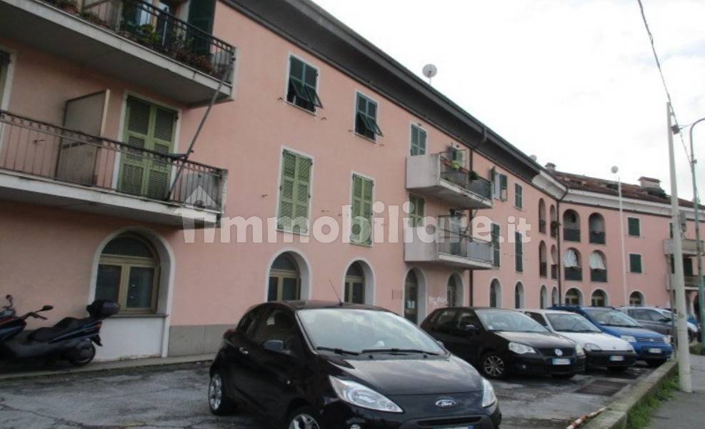 5 rooms Office in Genoa, Italy No. 133206