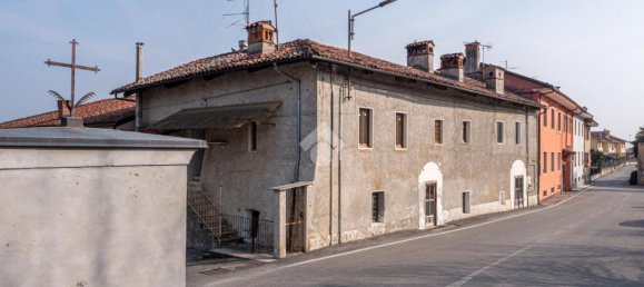 Дом с 6 комнатами в Костильоле Салуццо, Италия № 19812 2