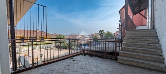 Дом с 6 комнатами в Костильоле Салуццо, Италия № 19812 24