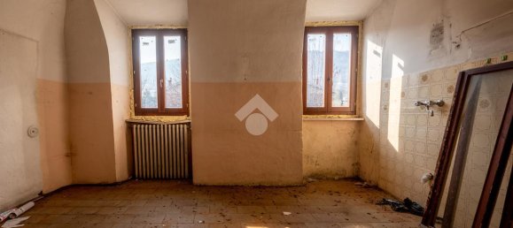 Дом с 6 комнатами в Костильоле Салуццо, Италия № 19812 34