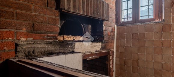 Дом с 6 комнатами в Костильоле Салуццо, Италия № 19812 16