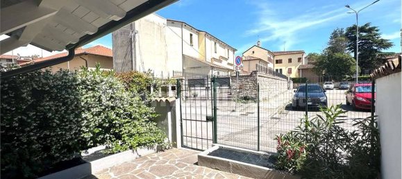 3 bedrooms House in Udine, Italy No. 21182 4