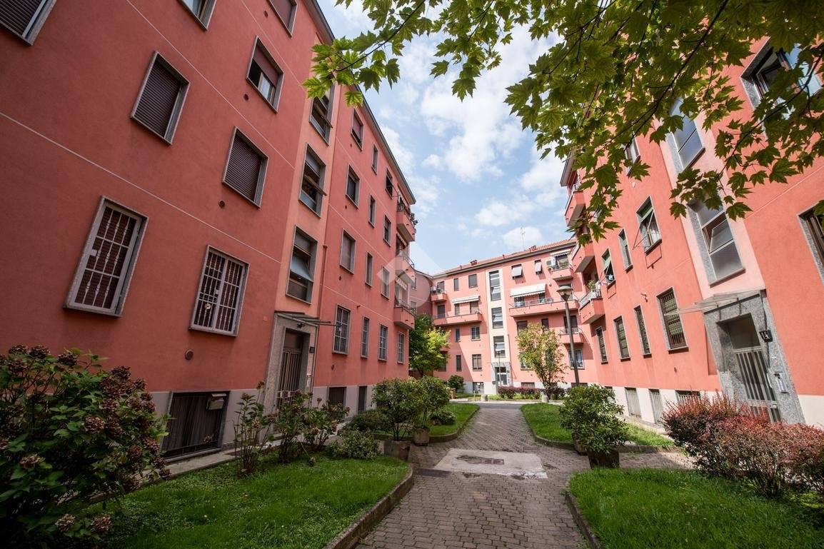 1 bedroom Apartment in Milan, Italy No. 288127