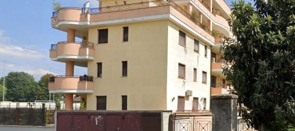 Apartamento de 3 divisões em Gallarate, Italy N.º 198975 3