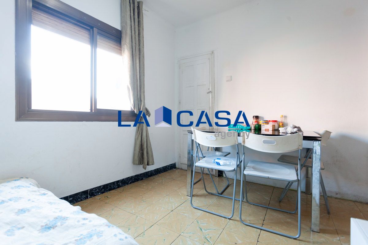 3 bedrooms Apartment in L'Hospitalet de Llobregat, Spain No. 202274