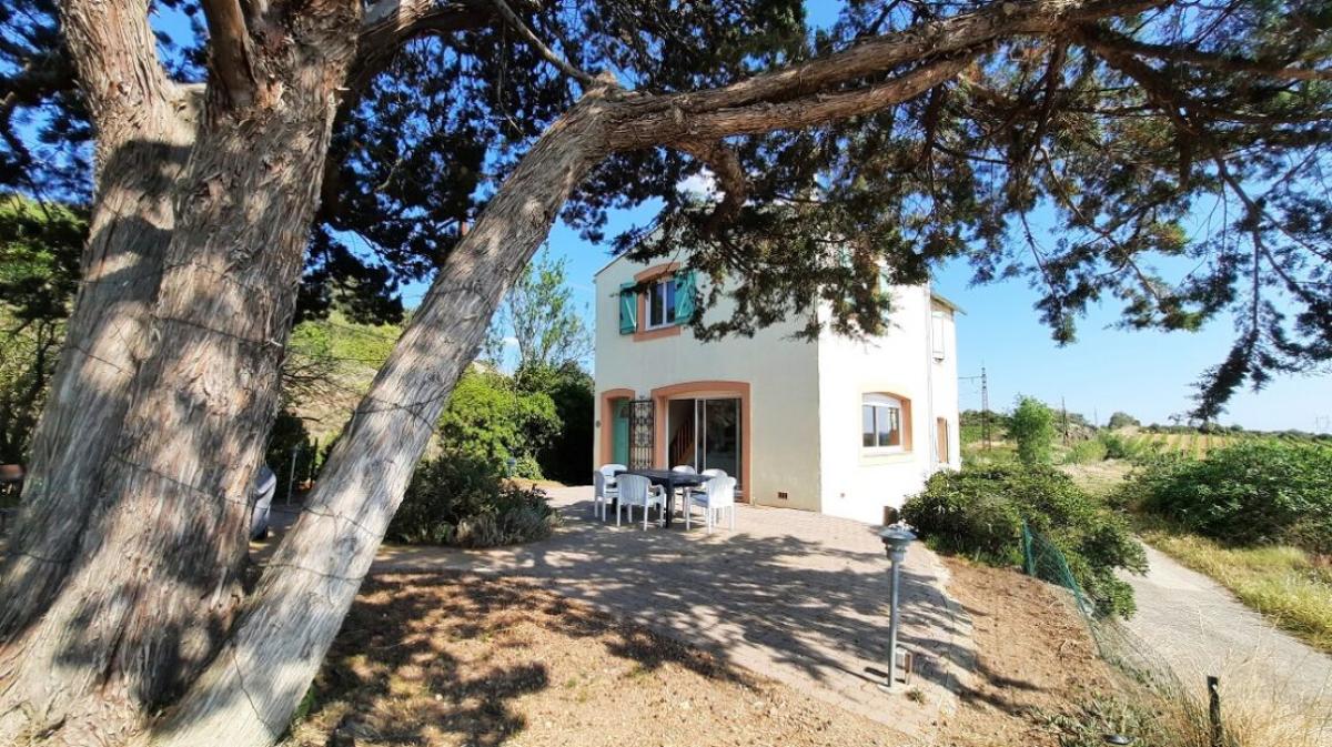 3 bedrooms House in Autignac, France No. 37985
