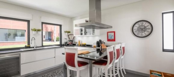 4 bedrooms Villa in Cascais, Portugal No. 198764 11