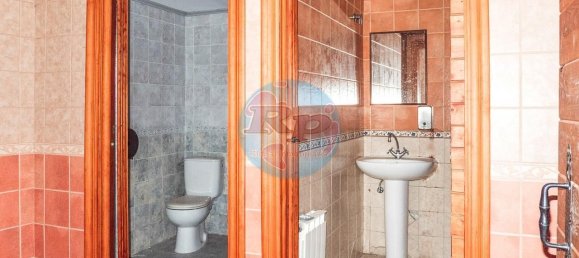 Casa de 8 dormitorios en León, Spain No. 29718 2