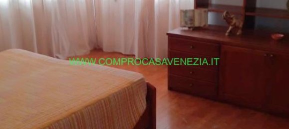 Casa de 4 habitaciónes en Casier, Italy No. 235152 3