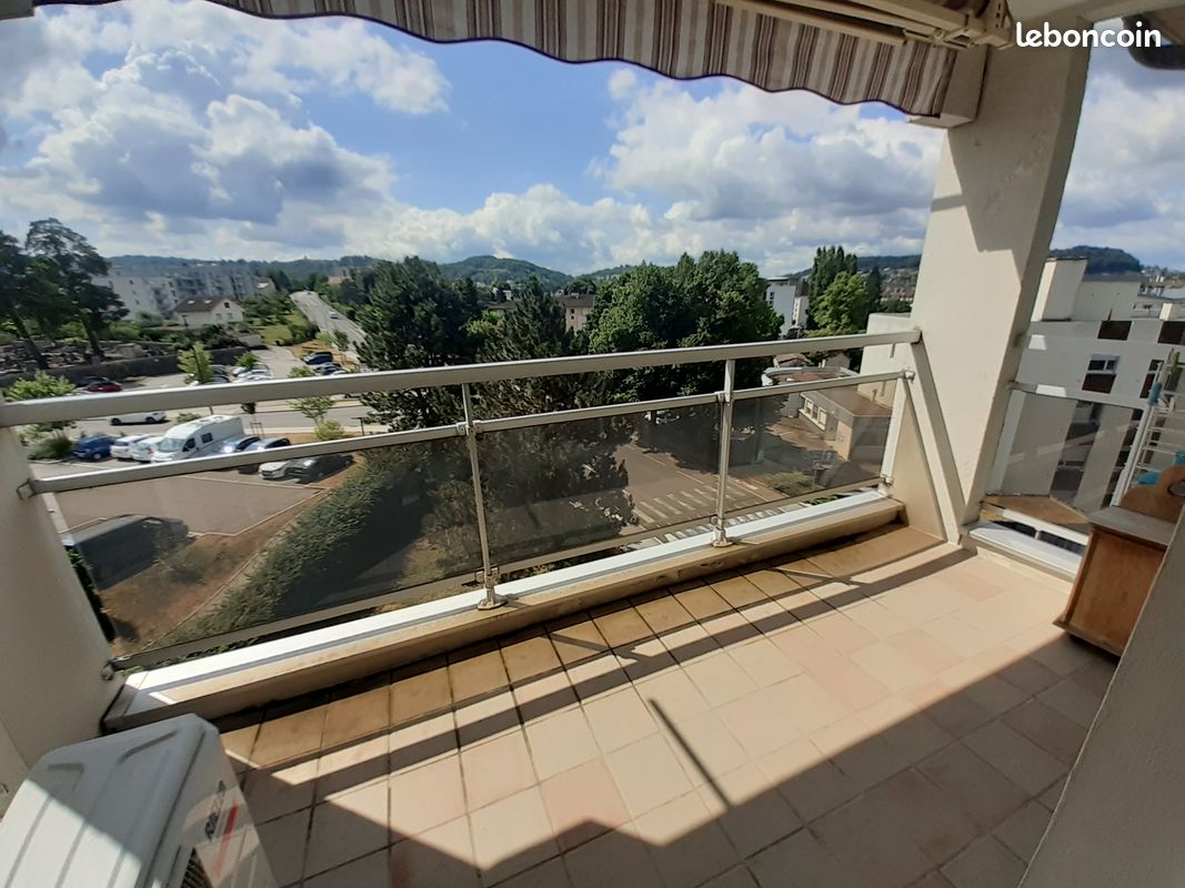 2 bedrooms Apartment in Lons-le-Saunier, France No. 289851