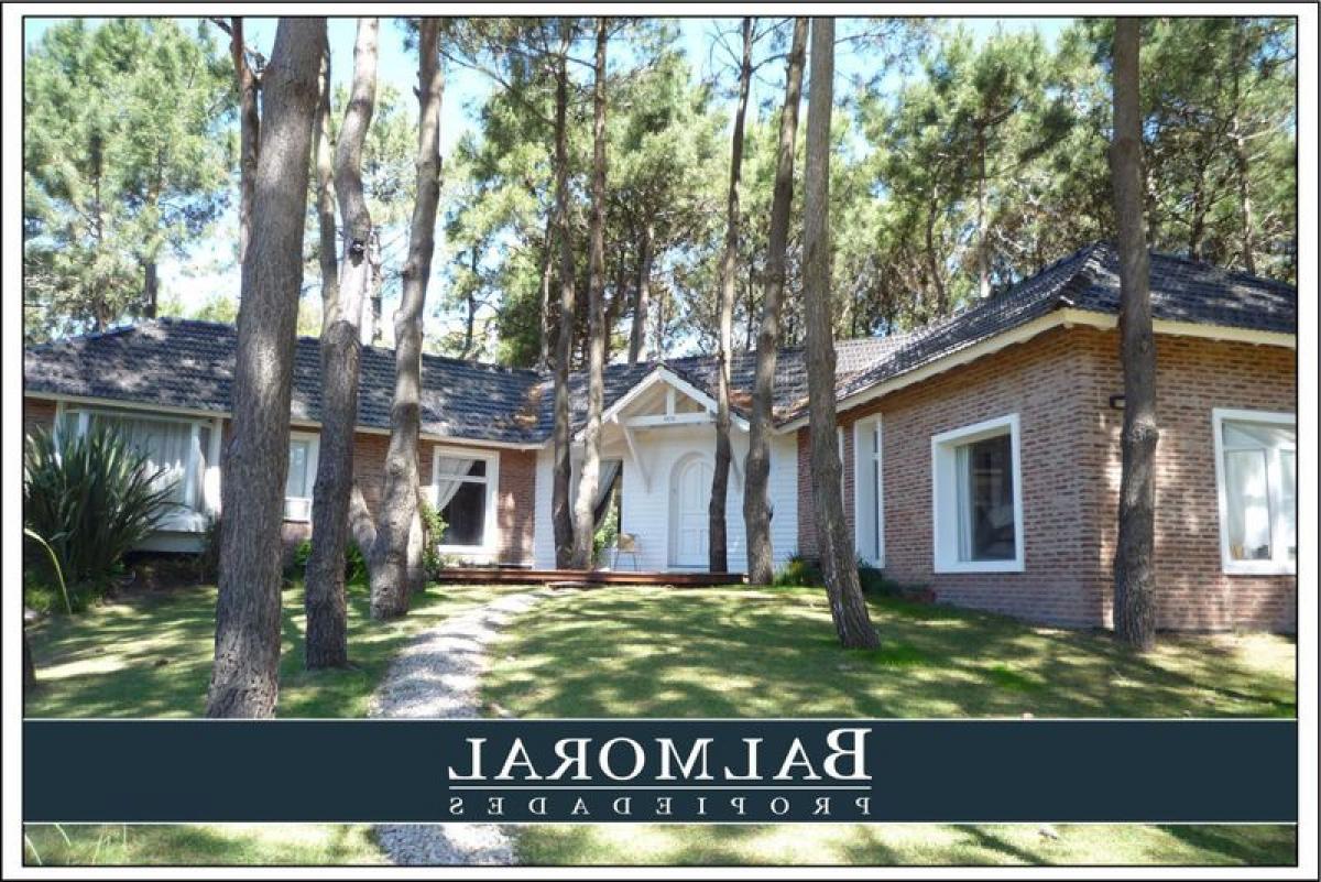 3 bedrooms House in Mar del Plata, Argentina No. 88597