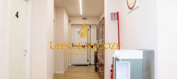 270m² Office in Milan, Italy No. 333283 9