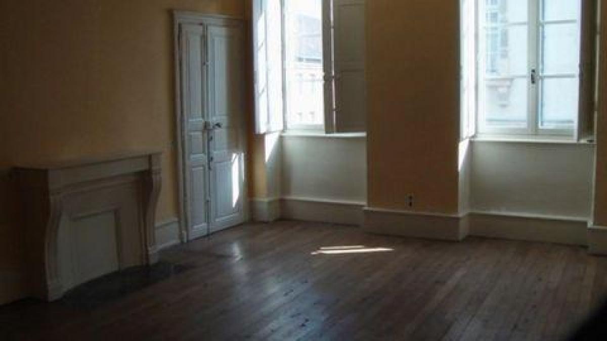 4 bedrooms Condo in Autun, France No. 10626