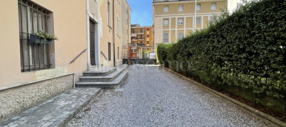 14 rooms Building in Brescia, Italy No. 373101 4