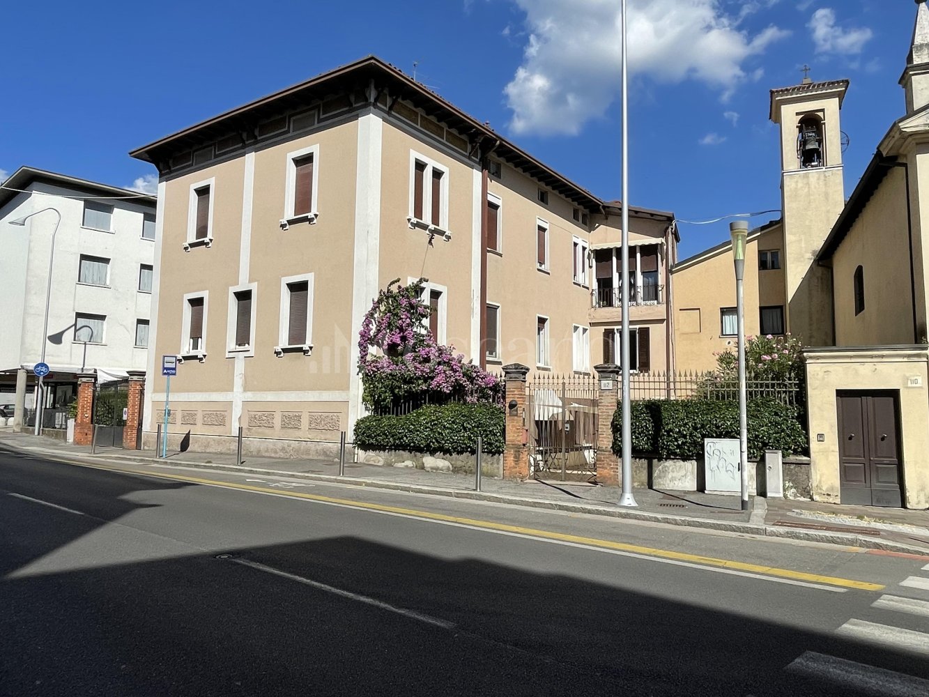 14 rooms Building in Brescia, Italy No. 373101