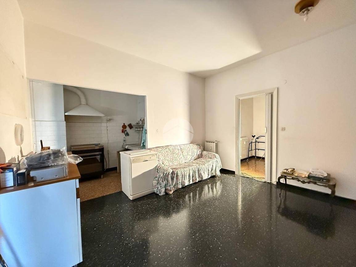 2 Schlafzimmer Wohnung in Genoa, Italy, Nr. 329883