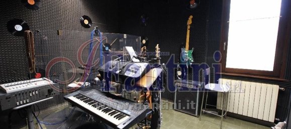 15 rooms House in Calderara di Reno, Italy No. 25175 10