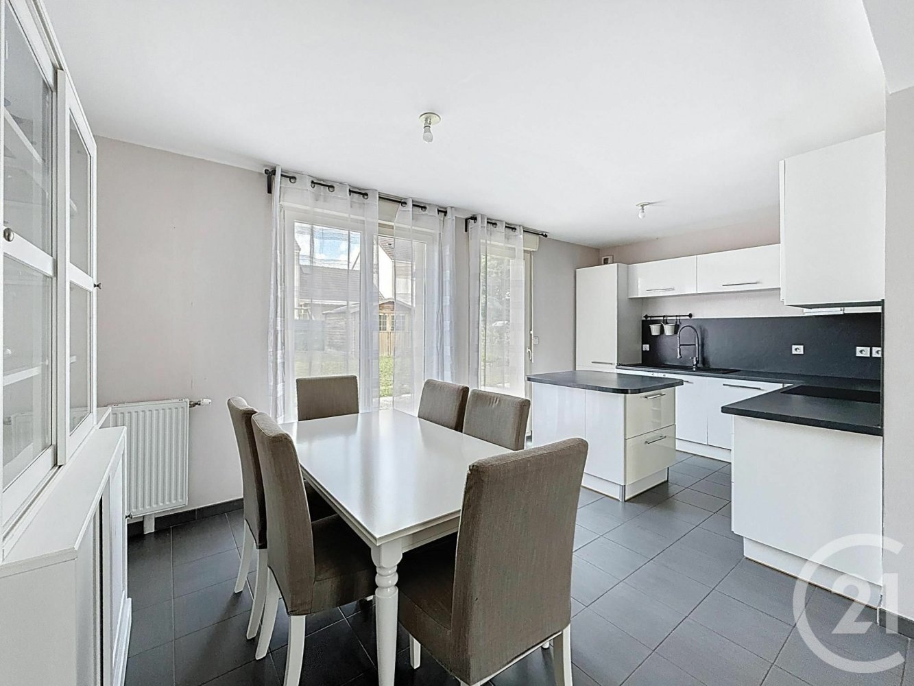 Дом с 4 спальнями в Шевиньи-Сен-Совёр, Франция № 305679