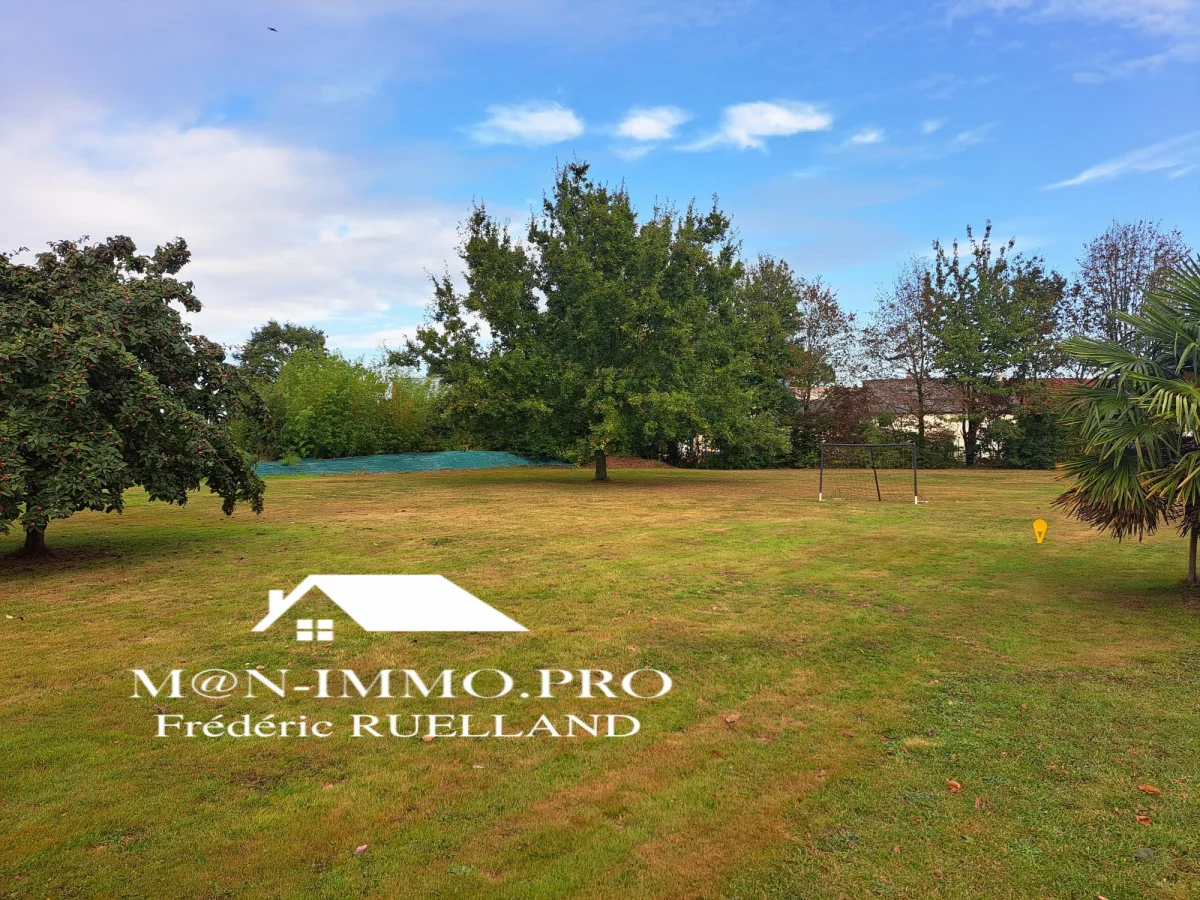 682m² Land in Plechatel, France No. 91868