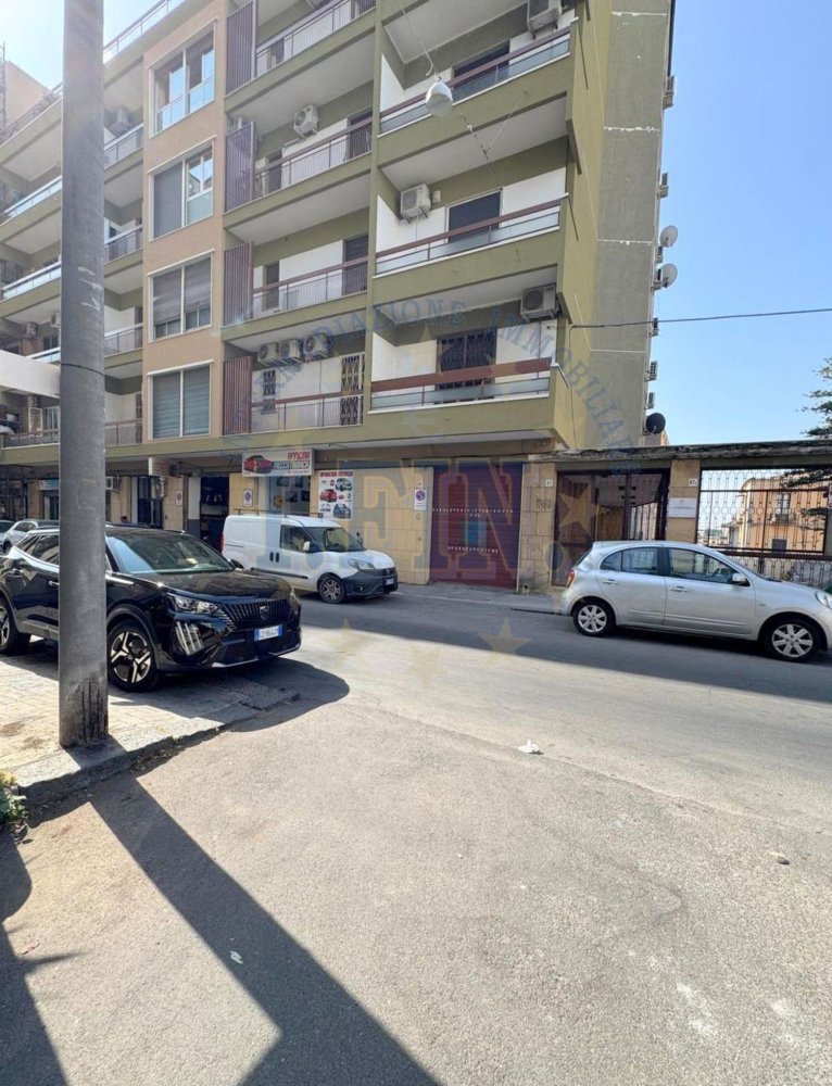 Квартира с 4 комнатами в Катания, Италия № 296628