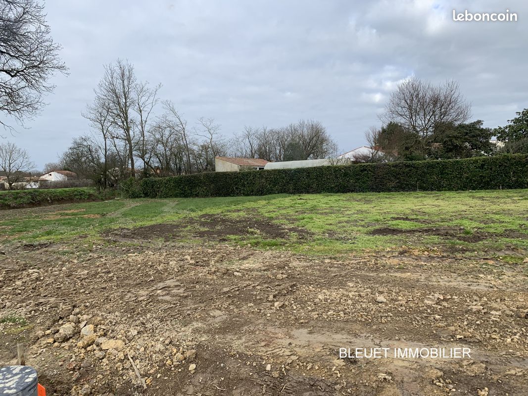 Grundstück in Saint-Julien-des-Landes, France 328m², Nr. 98369