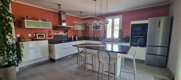 3 bedrooms Villa in Althen-des-Paluds, France No. 281039 7