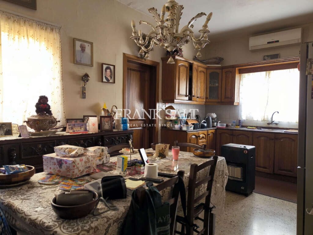 3 bedrooms Maisonette in Fgura, Malta No. 2076