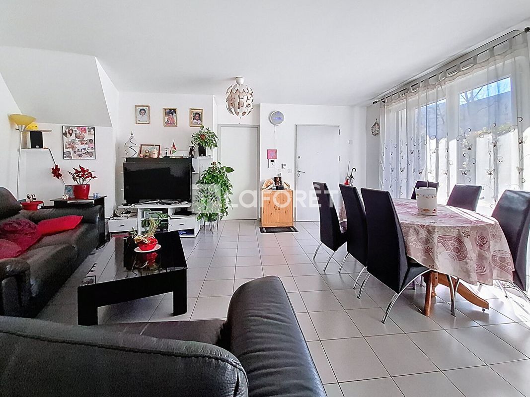 4 bedrooms Duplex in Cachan, France No. 121348