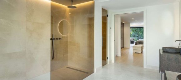 5 bedrooms Villa in Marbella, Spain No. 206902 27