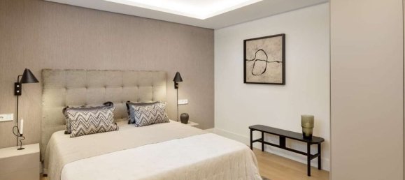 5 bedrooms Villa in Marbella, Spain No. 206902 32