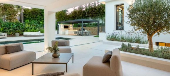 5 bedrooms Villa in Marbella, Spain No. 206902 9