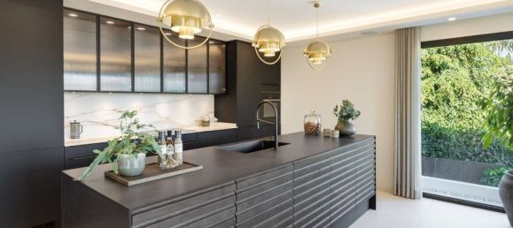 5 bedrooms Villa in Marbella, Spain No. 206902 25