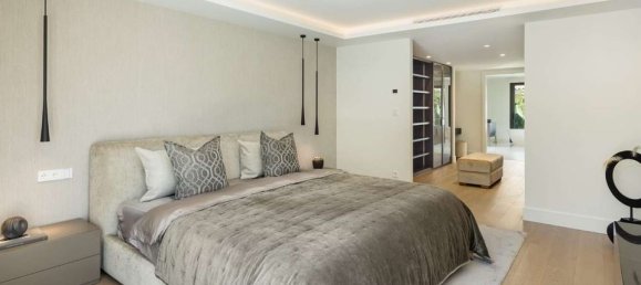 5 bedrooms Villa in Marbella, Spain No. 206902 10