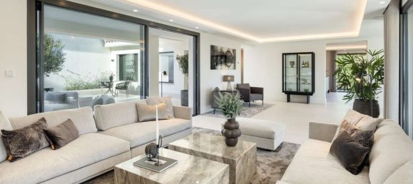 5 bedrooms Villa in Marbella, Spain No. 206902 21