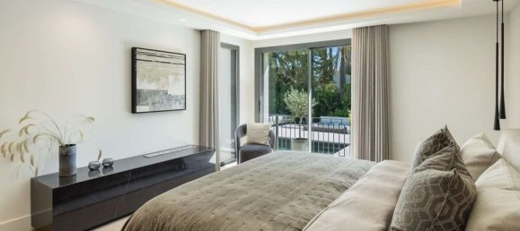 5 bedrooms Villa in Marbella, Spain No. 206902 12