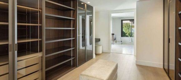 5 bedrooms Villa in Marbella, Spain No. 206902 13